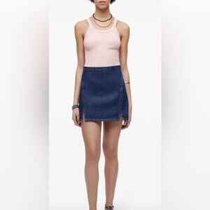 RE/DONE Split Denim Mini Skirt in a dark blue wash size 25 NWOT. Super cute!✨